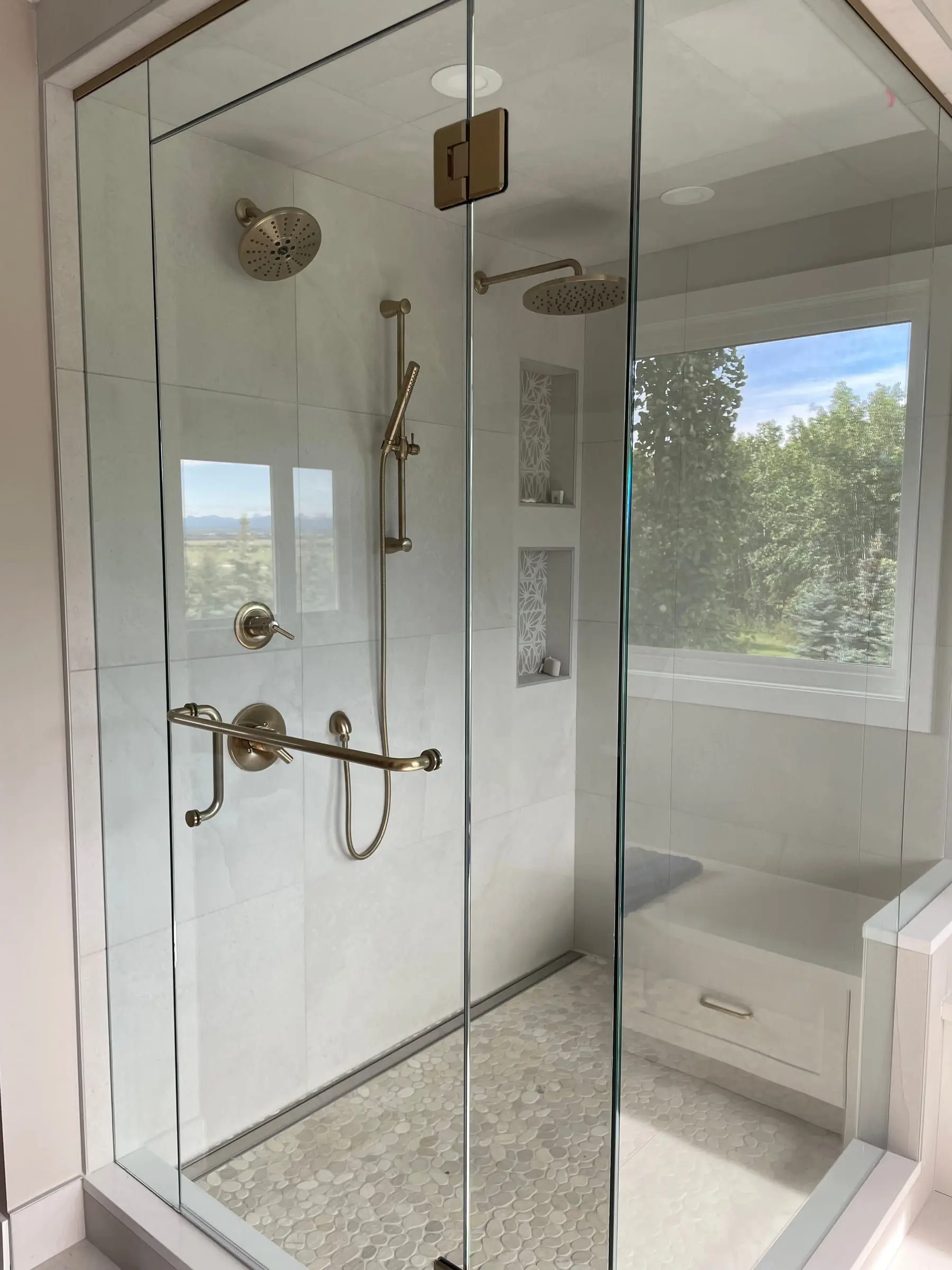 Elbow Valley Ensuite — photograph 1
